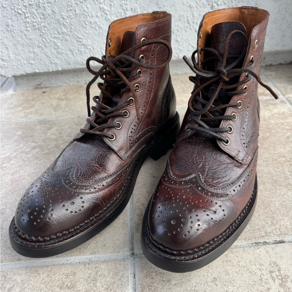 Frye men size 9 wingtip lug sole new Boots